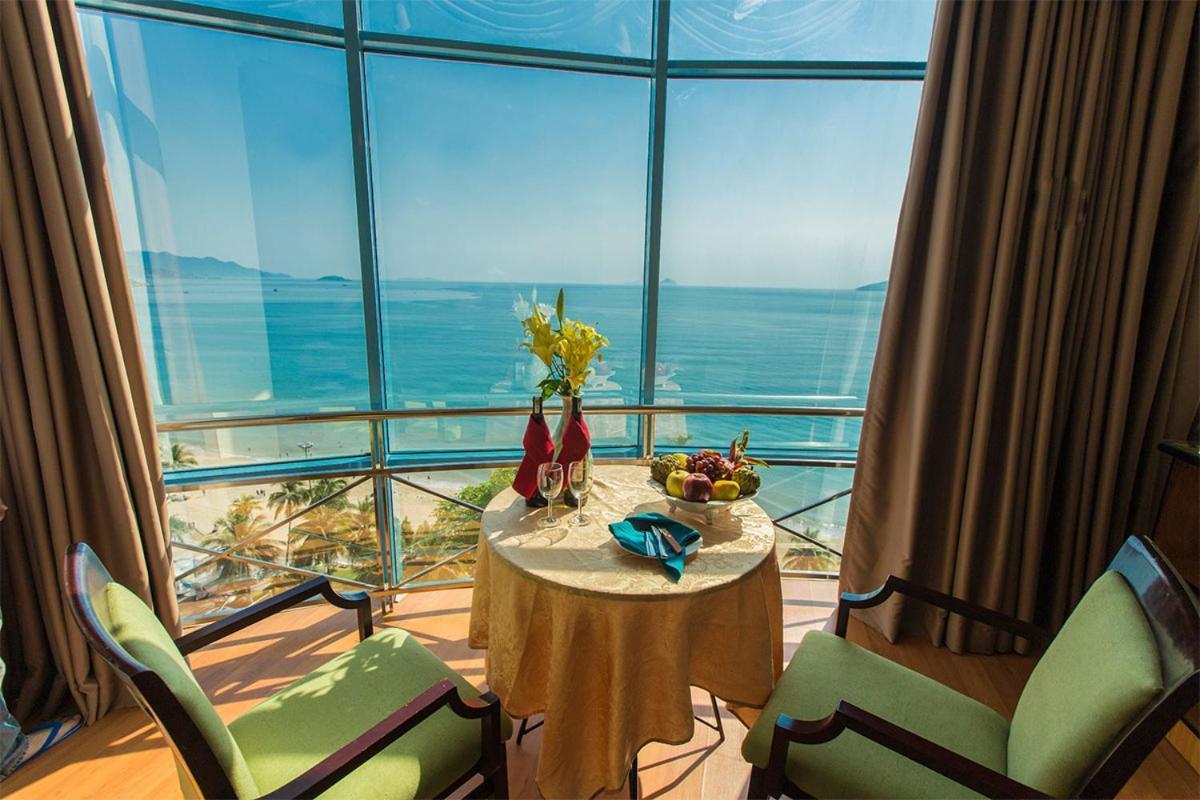 Yasaka Saigon Nha Trang Hotel & Spa Exteriör bild