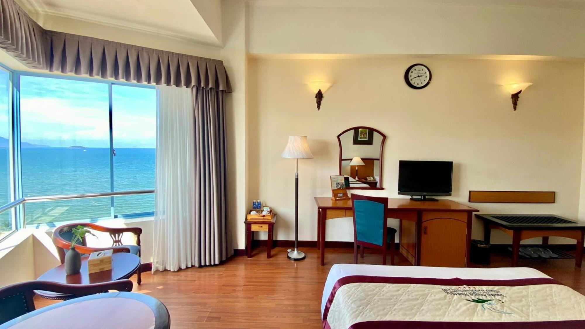 Yasaka Saigon Nha Trang Hotel & Spa Exteriör bild