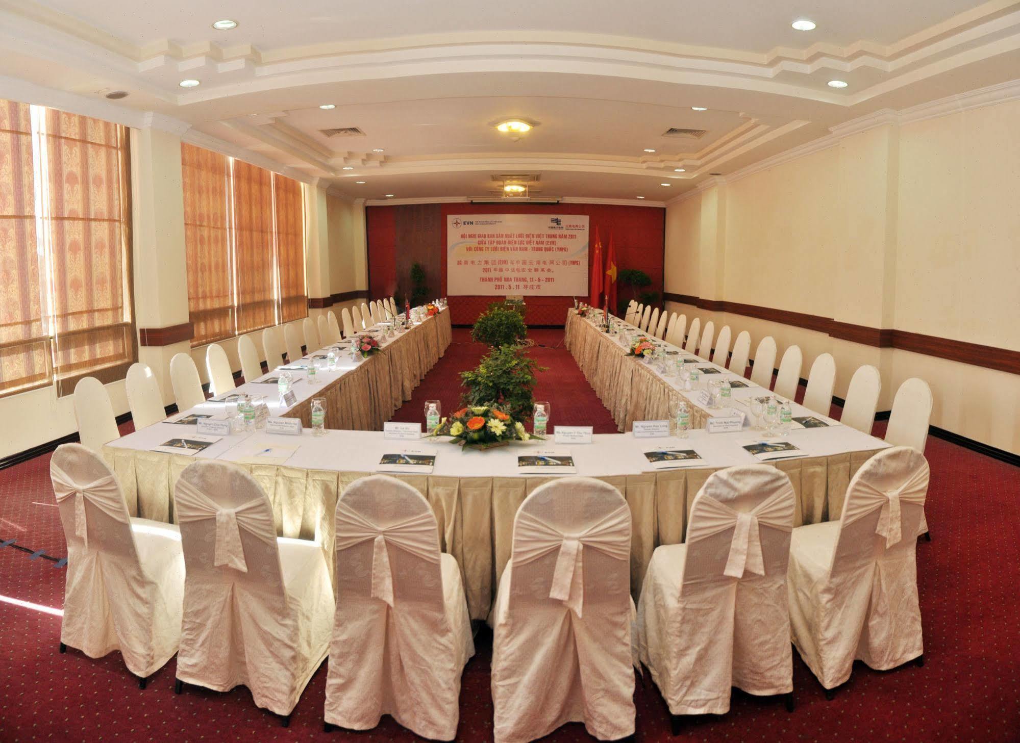 Yasaka Saigon Nha Trang Hotel & Spa Exteriör bild