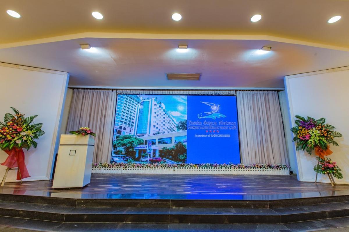 Yasaka Saigon Nha Trang Hotel & Spa Exteriör bild